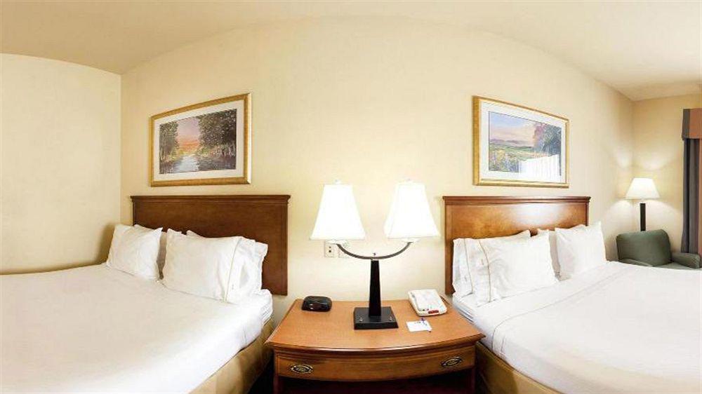 Holiday Inn Express & Suites Magnolia-Lake Columbia מראה חיצוני תמונה
