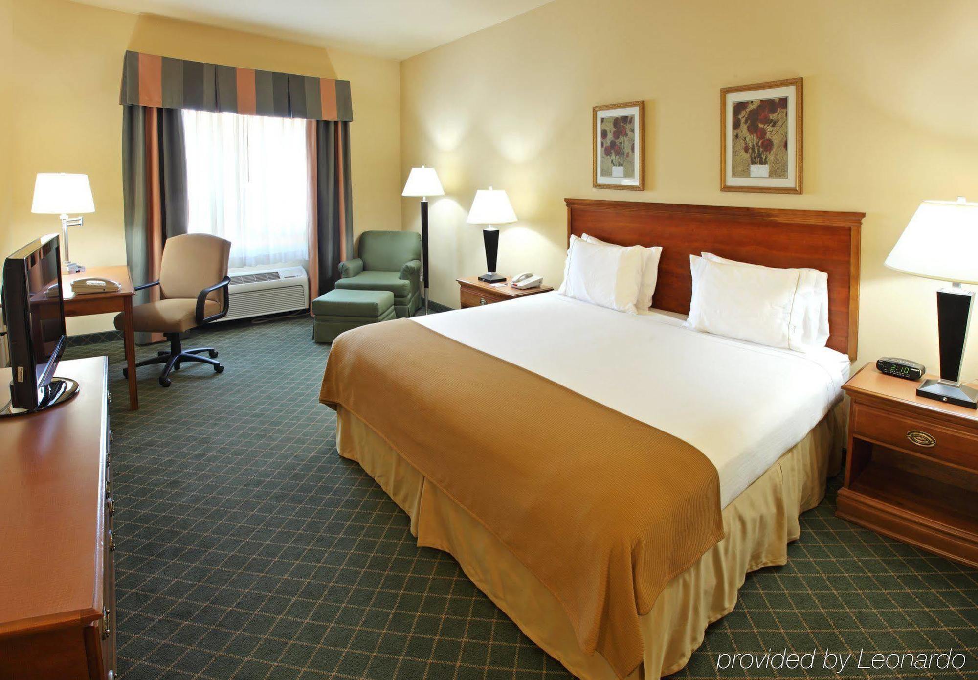 Holiday Inn Express & Suites Magnolia-Lake Columbia חדר תמונה