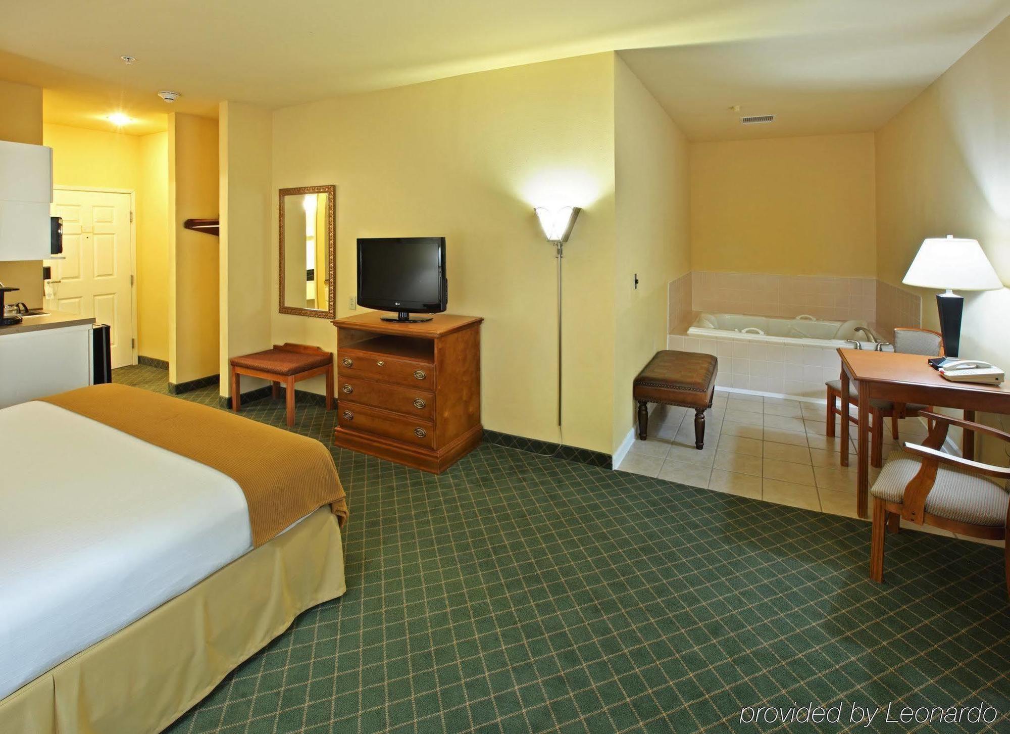 Holiday Inn Express & Suites Magnolia-Lake Columbia חדר תמונה